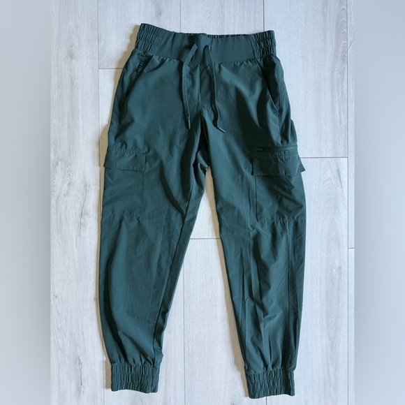All in Motion Green Light Mid-Rise Cargo Jogger size xs - Picture 1 of 4